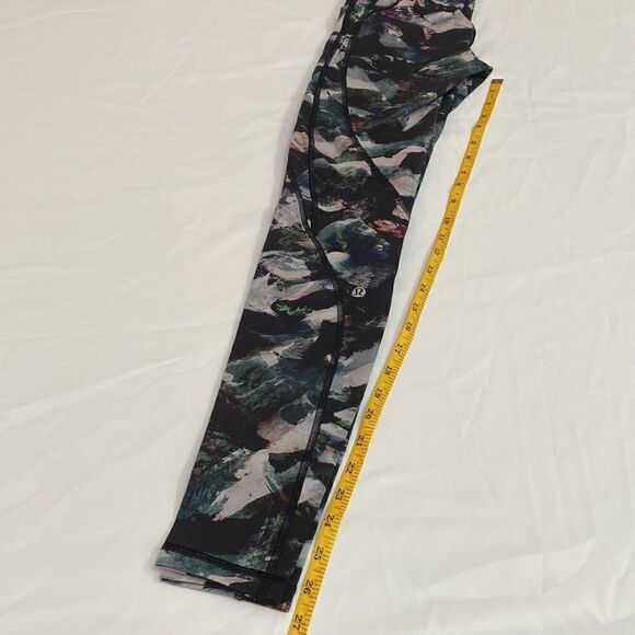 Lululemon Time To Seat Tight 28" Glacier Camo Size 2 - Picture 7 of 9